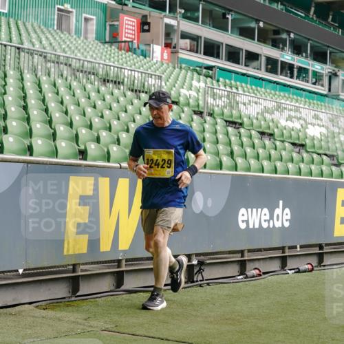 13.09.2026 - 21. swb-Marathon Bremen Michael Burmester http://msf.ph/oto/10463748 13.09.2026 10:34:59 Laufen im Stadion 10018, 10093, 10144, 10147, 10157, 10173, 10175, 10177, 10181, 10182, 10185, 10195, 10236, 10240, 10245, 10254, 10297, 10309, 10355, 10356, 10367, 10368, 10369, 10377, 10409, 10415, 10427, 10428, 10460, 10477, 10485, 10492, 10528, 10559, 10578, 10604, 10617, 10636, 10639, 10668, 10669, 10677, 10691, 10699, 10700, 10715, 10772, 10787, 10828, 10857, 10914, 10928, 11126, 11162, 11343, 11803, 11965, 10146, 10222 meine-sportfotos.de
