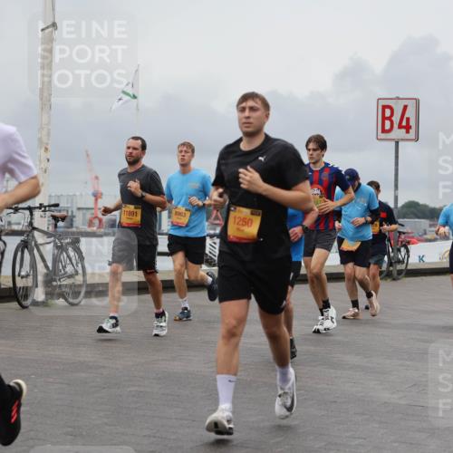 13.09.2026 - Kiel Lauf Andreas Tolksdorf http://msf.ph/oto/10463826 13.09.2026 12:04:21 Kiellinie 912, 8963, 1250, 11891, 4, 7297 meine-sportfotos.de
