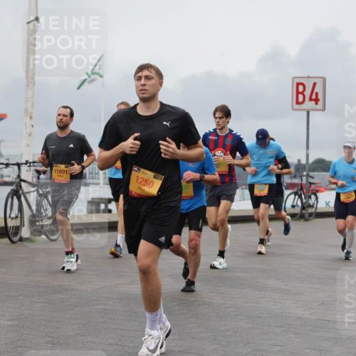 13.09.2026 - Kiel Lauf Andreas Tolksdorf http://msf.ph/oto/10463834 13.09.2026 12:04:21 Kiellinie 11891, 1, 38, 1250, 4, 7297 meine-sportfotos.de