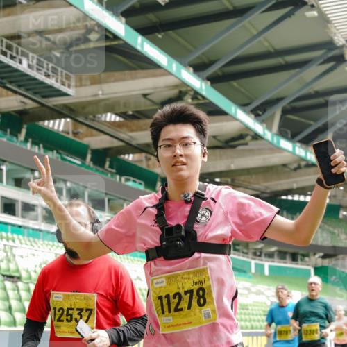 13.09.2026 - 21. swb-Marathon Bremen Michael Burmester http://msf.ph/oto/10464072 13.09.2026 10:35:05 Laufen im Stadion 10018, 10093, 10144, 10147, 10152, 10157, 10173, 10175, 10177, 10181, 10182, 10185, 10195, 10240, 10245, 10254, 10297, 10309, 10355, 10356, 10357, 10367, 10368, 10369, 10377, 10409, 10415, 10427, 10428, 10460, 10477, 10485, 10492, 10528, 10559, 10604, 10617, 10636, 10639, 10668, 10669, 10677, 10691, 10699, 10700, 10715, 10772, 10787, 10828, 10857, 10914, 10928, 11126, 11162, 11343, 11803, 11965, 10146, 10222 meine-sportfotos.de