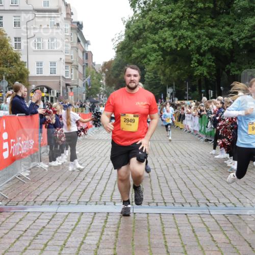 13.09.2026 - Kiel Lauf Yannick Fuchs http://msf.ph/oto/10464128 13.09.2026 09:56:23 Ziel 791, 2949, 5940, 6968, 8832, 9115, 12037, 50, 51, 1176, 1589, 1961, 2227, 3228, 3229, 4121, 4388, 5056, 6172, 6515, 8248, 8521, 8832, 9399, 10248, 10267, 10787, 11357, 11385, 11790, 11886, 12463, 12735, 12736, 12752, 1746, 1774, 2655, 5654, 8102, 10206, 10230, 12072, 4121, 4174, 8248, 8976, 9226, 9399, 9741, 12142 meine-sportfotos.de