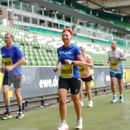 13.09.2026 - 21. swb-Marathon Bremen Michael Burmester http://msf.ph/oto/10464441 13.09.2026 10:35:10 Laufen im Stadion 10093, 10144, 10147, 10152, 10157, 10173, 10175, 10177, 10181, 10182, 10185, 10195, 10240, 10245, 10254, 10306, 10309, 10355, 10356, 10357, 10367, 10368, 10369, 10377, 10409, 10415, 10427, 10460, 10473, 10477, 10485, 10492, 10528, 10559, 10604, 10617, 10636, 10639, 10668, 10669, 10671, 10672, 10677, 10691, 10699, 10700, 10715, 10772, 10787, 10828, 10857, 10914, 10928, 11126, 11162, 11343, 11803, 11965, 10146, 10222 meine-sportfotos.de