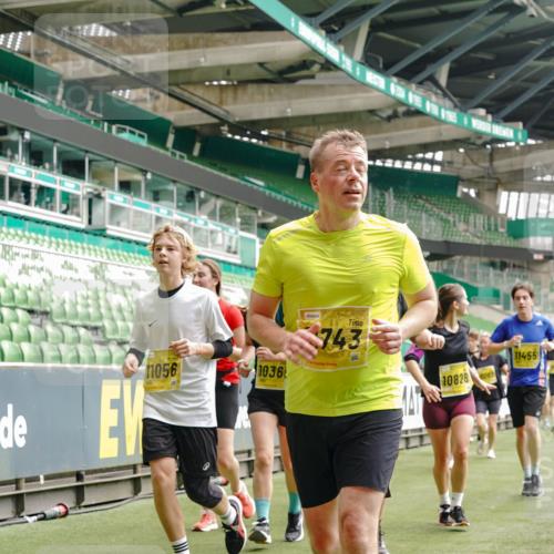 13.09.2026 - 21. swb-Marathon Bremen Michael Burmester http://msf.ph/oto/10464637 13.09.2026 10:35:14 Laufen im Stadion 10093, 10144, 10147, 10152, 10157, 10173, 10175, 10177, 10181, 10182, 10185, 10195, 10240, 10245, 10254, 10306, 10309, 10355, 10356, 10357, 10367, 10368, 10369, 10377, 10409, 10415, 10427, 10460, 10473, 10477, 10485, 10492, 10528, 10559, 10604, 10617, 10636, 10639, 10668, 10669, 10671, 10672, 10677, 10699, 10700, 10715, 10772, 10828, 10857, 10914, 10928, 11126, 11162, 11343, 11803, 11965, 10146, 10222 meine-sportfotos.de