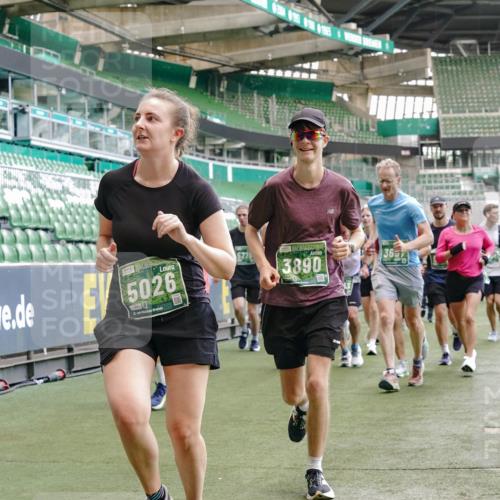 13.09.2026 - 21. swb-Marathon Bremen Michael Burmester http://msf.ph/oto/10464718 13.09.2026 13:13:03 Laufen im Stadion 118, 183, 270, 278, 349, 514, 576, 600, 695, 702, 703, 843, 933, 950, 1005, 1113, 1143, 1226, 1286, 1334, 1426, 1435, 1596, 1641, 1849, 1851, 1936, 1991, 2005, 2035, 2079, 2248, 2264, 2336, 2375, 2377, 2387, 2398, 2426, 2439, 2457, 2461, 2478, 2505, 2612, 2659, 2665, 2673, 2684, 2693, 2765, 2773, 2792, 2815, 2816, 2822, 2850, 2860, 2884, 2895, 2921, 2963, 2966, 2972, 2975, 3016, 3027, 3079, 3111, 3143, 3155, 3209, 3253, 3277, 3293, 3304, 3308, 3313, 3328, 3349, 3434 meine-sportfotos.de