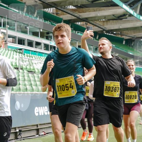 13.09.2026 - 21. swb-Marathon Bremen Michael Burmester http://msf.ph/oto/10464761 13.09.2026 10:35:15 Laufen im Stadion 10093, 10144, 10147, 10152, 10157, 10173, 10175, 10177, 10181, 10182, 10185, 10195, 10240, 10245, 10254, 10306, 10309, 10355, 10356, 10357, 10367, 10368, 10369, 10377, 10409, 10415, 10427, 10460, 10473, 10477, 10485, 10492, 10528, 10559, 10604, 10617, 10636, 10639, 10668, 10669, 10671, 10672, 10677, 10699, 10700, 10715, 10828, 10857, 10914, 10928, 11126, 11162, 11343, 11803, 11965, 10146, 10222 meine-sportfotos.de