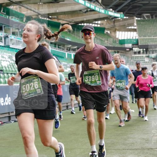 13.09.2026 - 21. swb-Marathon Bremen Michael Burmester http://msf.ph/oto/10464769 13.09.2026 13:13:03 Laufen im Stadion 118, 183, 270, 278, 349, 514, 576, 600, 695, 702, 703, 843, 933, 950, 1005, 1113, 1143, 1226, 1286, 1334, 1426, 1435, 1596, 1641, 1849, 1851, 1936, 1991, 2005, 2035, 2079, 2248, 2264, 2336, 2375, 2377, 2387, 2398, 2426, 2439, 2457, 2461, 2478, 2505, 2612, 2659, 2665, 2673, 2684, 2693, 2765, 2773, 2792, 2815, 2816, 2822, 2850, 2860, 2884, 2895, 2921, 2963, 2966, 2972, 2975, 3016, 3027, 3079, 3111, 3143, 3155, 3209, 3253, 3277, 3293, 3304, 3308, 3313, 3328, 3349, 3434 meine-sportfotos.de
