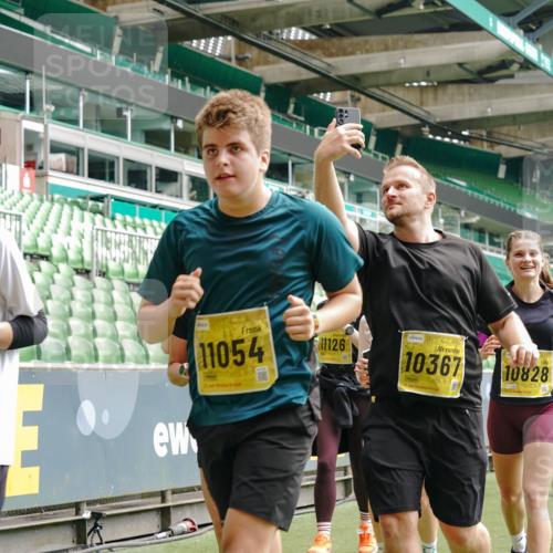13.09.2026 - 21. swb-Marathon Bremen Michael Burmester http://msf.ph/oto/10464790 13.09.2026 10:35:16 Laufen im Stadion 10093, 10144, 10147, 10152, 10157, 10173, 10175, 10177, 10181, 10182, 10185, 10195, 10240, 10245, 10254, 10263, 10306, 10309, 10355, 10356, 10357, 10367, 10368, 10369, 10377, 10409, 10415, 10427, 10460, 10473, 10477, 10481, 10485, 10492, 10528, 10559, 10604, 10617, 10636, 10639, 10668, 10669, 10671, 10672, 10677, 10699, 10700, 10715, 10828, 10857, 10914, 10928, 11126, 11162, 11343, 11803, 11965, 10146, 10222 meine-sportfotos.de
