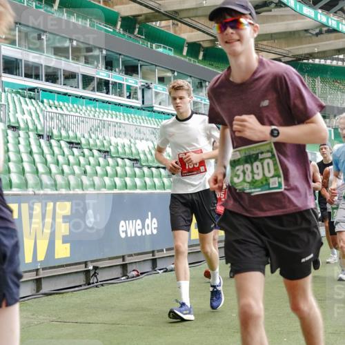 13.09.2026 - 21. swb-Marathon Bremen Michael Burmester http://msf.ph/oto/10464822 13.09.2026 13:13:04 Laufen im Stadion 118, 183, 270, 278, 349, 514, 576, 600, 631, 695, 702, 703, 843, 933, 950, 1005, 1113, 1143, 1226, 1286, 1334, 1426, 1435, 1596, 1641, 1849, 1851, 1936, 1991, 2005, 2035, 2079, 2248, 2264, 2336, 2375, 2377, 2387, 2398, 2426, 2439, 2457, 2461, 2478, 2505, 2540, 2612, 2659, 2665, 2673, 2684, 2693, 2765, 2773, 2792, 2815, 2816, 2822, 2850, 2860, 2884, 2895, 2921, 2963, 2966, 2972, 2975, 3016, 3027, 3079, 3111, 3143, 3155, 3209, 3253, 3277, 3293, 3304, 3308, 3313, 3328, 3349, 3434 meine-sportfotos.de