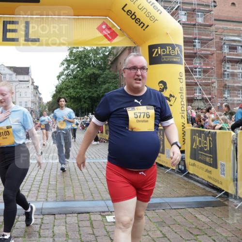 13.09.2026 - Kiel Lauf Yannick Fuchs http://msf.ph/oto/10464849 13.09.2026 09:57:27 Ziel 1122, 3114, 4567, 5776, 6173, 6243, 6735, 6932, 7786, 8103, 8113, 11014, 11095, 11245, 12507, 130, 2486, 3684, 4097, 4568, 4631, 5468, 6243, 8599, 8824, 9692, 11042, 11245, 12580, 818, 1296, 2406, 3317, 3427, 4808, 7358, 7359, 8853, 9998, 10943, 4641, 4643, 5938, 7509, 7548, 8599 meine-sportfotos.de