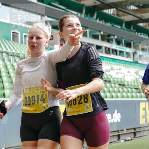 13.09.2026 - 21. swb-Marathon Bremen Michael Burmester http://msf.ph/oto/10464964 13.09.2026 10:35:18 Laufen im Stadion 10093, 10144, 10147, 10152, 10157, 10173, 10175, 10177, 10181, 10182, 10185, 10195, 10240, 10245, 10254, 10263, 10306, 10309, 10355, 10356, 10357, 10367, 10368, 10369, 10377, 10409, 10415, 10427, 10460, 10473, 10477, 10481, 10485, 10492, 10528, 10559, 10604, 10617, 10636, 10639, 10668, 10669, 10671, 10672, 10677, 10699, 10700, 10715, 10828, 10857, 10914, 10928, 11126, 11162, 11343, 11803, 11965, 10146, 10222 meine-sportfotos.de
