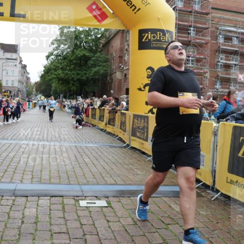 13.09.2026 - Kiel Lauf Yannick Fuchs http://msf.ph/oto/10465170 13.09.2026 09:57:59 Ziel 5688, 6253, 8352, 818, 1296, 2406, 3317, 3427, 4567, 4808, 6173, 6735, 7358, 7359, 8853, 9998, 10943, 11014, 2014, 3279, 3302, 5524, 5738, 1122, 3114, 5776, 6173, 6243, 6932, 7786, 8103, 8113, 11014, 11095, 11245, 12507 meine-sportfotos.de
