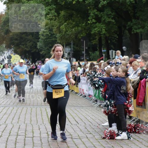 13.09.2026 - Kiel Lauf Yannick Fuchs http://msf.ph/oto/10465184 13.09.2026 09:58:01 Ziel 5688, 6253, 8352, 818, 1296, 2406, 3317, 3427, 4567, 4808, 6173, 6735, 7358, 7359, 8853, 9998, 10943, 11014, 2014, 3279, 3302, 5524, 5738, 9087, 1122, 3114, 5776, 6173, 8103, 11014, 11095 meine-sportfotos.de