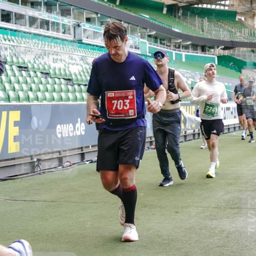 13.09.2026 - 21. swb-Marathon Bremen Michael Burmester http://msf.ph/oto/10465190 13.09.2026 13:13:09 Laufen im Stadion 118, 183, 270, 278, 349, 514, 576, 600, 631, 695, 702, 843, 933, 950, 1005, 1113, 1143, 1226, 1286, 1334, 1426, 1435, 1596, 1641, 1849, 1851, 1991, 2005, 2035, 2079, 2248, 2264, 2336, 2375, 2377, 2387, 2398, 2412, 2426, 2439, 2457, 2461, 2478, 2505, 2540, 2612, 2665, 2673, 2684, 2693, 2765, 2773, 2792, 2815, 2816, 2850, 2860, 2884, 2895, 2921, 2963, 2966, 2972, 2975, 3016, 3079, 3111, 3143, 3155, 3209, 3253, 3277, 3293, 3304, 3308, 3313, 3349, 3434 meine-sportfotos.de