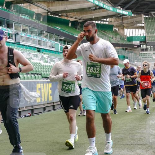 13.09.2026 - 21. swb-Marathon Bremen Michael Burmester http://msf.ph/oto/10465312 13.09.2026 13:13:11 Laufen im Stadion 118, 183, 270, 278, 349, 514, 576, 600, 631, 695, 702, 843, 933, 950, 1005, 1143, 1226, 1286, 1334, 1426, 1435, 1596, 1641, 1849, 1851, 1991, 2005, 2035, 2079, 2248, 2264, 2336, 2375, 2377, 2387, 2398, 2412, 2426, 2439, 2457, 2461, 2478, 2505, 2540, 2612, 2665, 2673, 2684, 2693, 2765, 2773, 2792, 2815, 2816, 2850, 2860, 2884, 2895, 2921, 2963, 2966, 2972, 2975, 3016, 3111, 3143, 3155, 3209, 3253, 3277, 3293, 3304, 3308, 3313, 3349, 3434, 3661 meine-sportfotos.de