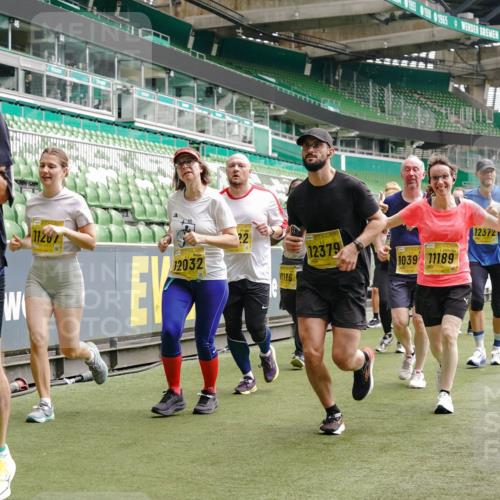 13.09.2026 - 21. swb-Marathon Bremen Michael Burmester http://msf.ph/oto/10465351 13.09.2026 10:35:24 Laufen im Stadion 10093, 10144, 10147, 10152, 10157, 10173, 10175, 10177, 10181, 10182, 10185, 10187, 10195, 10240, 10245, 10254, 10263, 10272, 10275, 10306, 10309, 10356, 10357, 10367, 10368, 10369, 10377, 10409, 10415, 10427, 10439, 10460, 10473, 10477, 10481, 10485, 10492, 10528, 10559, 10560, 10617, 10636, 10639, 10668, 10669, 10671, 10672, 10677, 10700, 10715, 10828, 10857, 10914, 10928, 11126, 11162, 11343, 11803, 11965, 10146, 10222 meine-sportfotos.de