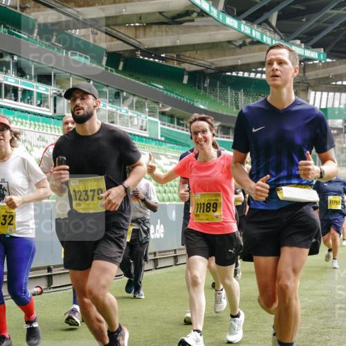 13.09.2026 - 21. swb-Marathon Bremen Michael Burmester http://msf.ph/oto/10465411 13.09.2026 10:35:25 Laufen im Stadion 10093, 10144, 10147, 10152, 10157, 10173, 10175, 10177, 10181, 10182, 10185, 10187, 10195, 10240, 10245, 10254, 10263, 10272, 10275, 10291, 10306, 10309, 10356, 10357, 10367, 10368, 10369, 10377, 10409, 10415, 10427, 10439, 10460, 10473, 10477, 10481, 10485, 10492, 10528, 10559, 10560, 10617, 10636, 10639, 10669, 10671, 10672, 10677, 10700, 10715, 10828, 10857, 10914, 10928, 11126, 11162, 11343, 11803, 11965, 10146, 10222 meine-sportfotos.de