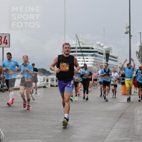 13.09.2026 - Kiel Lauf Andreas Tolksdorf http://msf.ph/oto/10465866 13.09.2026 12:06:48 Kiellinie 39, 862, 4, 1, 392, 12036, 3 meine-sportfotos.de