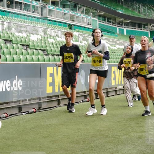 13.09.2026 - 21. swb-Marathon Bremen Michael Burmester http://msf.ph/oto/10465966 13.09.2026 10:35:33 Laufen im Stadion 10093, 10144, 10147, 10152, 10157, 10160, 10173, 10175, 10181, 10182, 10185, 10187, 10195, 10245, 10251, 10254, 10263, 10272, 10275, 10291, 10306, 10309, 10356, 10357, 10367, 10368, 10369, 10377, 10382, 10409, 10420, 10427, 10439, 10460, 10473, 10477, 10481, 10485, 10492, 10528, 10559, 10560, 10607, 10617, 10636, 10639, 10669, 10671, 10672, 10677, 10700, 10715, 10828, 10914, 10928, 11126, 11162, 11343, 11803, 11965, 10146, 10222 meine-sportfotos.de