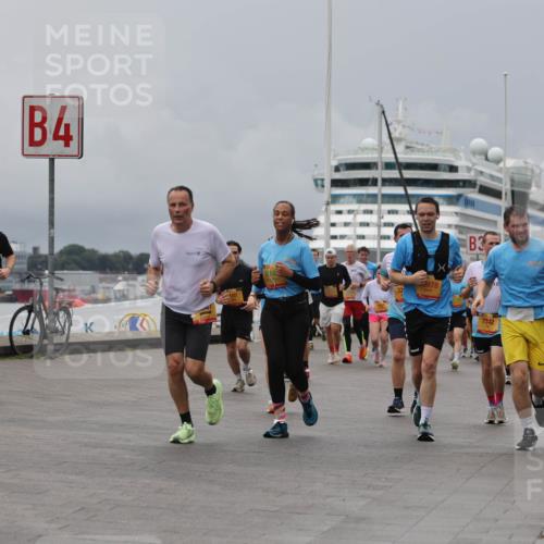 13.09.2026 - Kiel Lauf Andreas Tolksdorf http://msf.ph/oto/10465968 13.09.2026 12:06:51 Kiellinie 4, 10880, 1111, 978, 3, 7342 meine-sportfotos.de