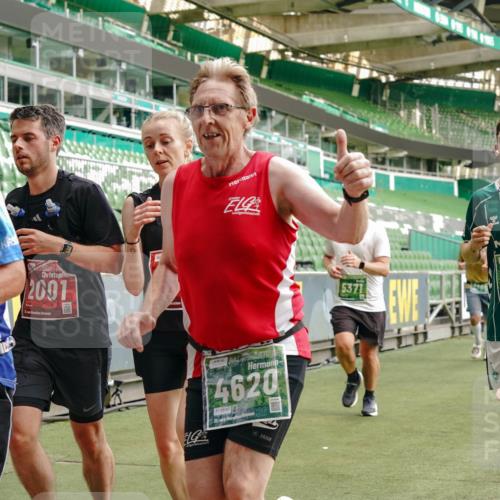 13.09.2026 - 21. swb-Marathon Bremen Michael Burmester http://msf.ph/oto/10465999 13.09.2026 12:56:44 Laufen im Stadion 307, 411, 431, 465, 655, 769, 776, 854, 857, 876, 913, 926, 948, 1010, 1058, 1130, 1254, 1537, 1601, 1645, 1750, 1809, 1900, 1972, 2001, 2040, 2051, 2075, 2122, 2260, 2319, 2324, 2402, 2473, 2493, 2535, 2604, 2634, 2640, 2671, 2761, 2812, 2904, 2948, 3051, 3057, 3078, 3119, 3192, 3202, 3290, 3348, 3411, 3450, 3458, 3508, 3514, 3634, 3690, 3706, 3760, 3813, 3866, 3939, 4101, 4135, 4137, 4171, 4316, 4319, 4413, 4455, 4479, 4733, 5277, 5430, 5530, 6106, 2498, 3085 meine-sportfotos.de
