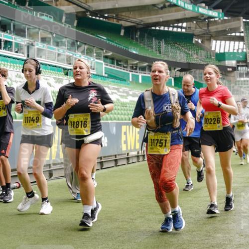 13.09.2026 - 21. swb-Marathon Bremen Michael Burmester http://msf.ph/oto/10466044 13.09.2026 10:35:34 Laufen im Stadion 10093, 10144, 10147, 10152, 10157, 10160, 10173, 10175, 10181, 10182, 10185, 10187, 10195, 10245, 10251, 10254, 10263, 10272, 10275, 10291, 10306, 10309, 10356, 10357, 10367, 10368, 10369, 10377, 10382, 10409, 10420, 10427, 10439, 10460, 10473, 10477, 10481, 10485, 10492, 10528, 10559, 10560, 10607, 10617, 10636, 10639, 10669, 10671, 10672, 10677, 10700, 10715, 10828, 10914, 10928, 11126, 11162, 11343, 11803, 11965, 10146, 10222 meine-sportfotos.de