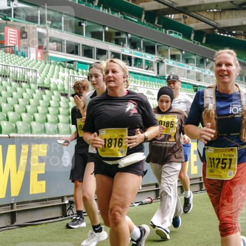 13.09.2026 - 21. swb-Marathon Bremen Michael Burmester http://msf.ph/oto/10466138 13.09.2026 10:35:35 Laufen im Stadion 10093, 10144, 10147, 10152, 10157, 10160, 10173, 10175, 10181, 10182, 10185, 10187, 10195, 10245, 10251, 10254, 10263, 10272, 10275, 10291, 10306, 10309, 10356, 10357, 10367, 10368, 10369, 10377, 10382, 10403, 10409, 10420, 10427, 10439, 10460, 10473, 10477, 10481, 10485, 10492, 10528, 10559, 10560, 10607, 10617, 10636, 10639, 10669, 10671, 10672, 10677, 10700, 10715, 10828, 10914, 10928, 11126, 11162, 11343, 11803, 11965, 10146, 10222 meine-sportfotos.de