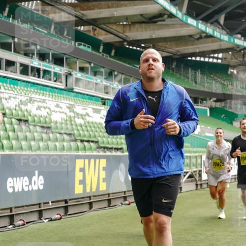 13.09.2026 - 21. swb-Marathon Bremen Michael Burmester http://msf.ph/oto/10466231 13.09.2026 10:35:37 Laufen im Stadion 10093, 10144, 10147, 10152, 10157, 10160, 10173, 10175, 10181, 10182, 10185, 10187, 10195, 10245, 10251, 10263, 10272, 10275, 10278, 10291, 10306, 10309, 10338, 10356, 10357, 10367, 10368, 10369, 10377, 10382, 10403, 10409, 10420, 10427, 10439, 10460, 10473, 10477, 10481, 10485, 10492, 10528, 10559, 10560, 10569, 10607, 10617, 10636, 10639, 10669, 10671, 10672, 10677, 10700, 10715, 10828, 10914, 10928, 11126, 11162, 11343, 11803, 11965, 10146, 10222 meine-sportfotos.de