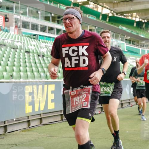 13.09.2026 - 21. swb-Marathon Bremen Michael Burmester http://msf.ph/oto/10466465 13.09.2026 12:56:54 Laufen im Stadion 307, 334, 411, 431, 465, 655, 769, 776, 854, 857, 876, 913, 926, 948, 1010, 1058, 1130, 1254, 1535, 1537, 1601, 1645, 1750, 1809, 1900, 1972, 2001, 2040, 2051, 2075, 2122, 2260, 2324, 2402, 2473, 2493, 2535, 2604, 2634, 2640, 2671, 2761, 2812, 2903, 2904, 2948, 3051, 3057, 3078, 3119, 3192, 3202, 3290, 3348, 3411, 3450, 3458, 3508, 3514, 3634, 3685, 3690, 3760, 3813, 3866, 3939, 4101, 4135, 4171, 4316, 4319, 4413, 4455, 4479, 4733, 5277, 5430, 5530 meine-sportfotos.de