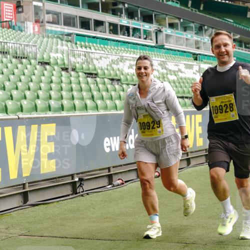 13.09.2026 - 21. swb-Marathon Bremen Michael Burmester http://msf.ph/oto/10466474 13.09.2026 10:35:39 Laufen im Stadion 10093, 10144, 10147, 10152, 10157, 10160, 10173, 10175, 10181, 10182, 10185, 10187, 10195, 10245, 10251, 10263, 10272, 10275, 10278, 10291, 10306, 10309, 10338, 10356, 10357, 10367, 10368, 10369, 10377, 10382, 10403, 10409, 10420, 10427, 10439, 10473, 10477, 10481, 10485, 10492, 10528, 10559, 10560, 10569, 10607, 10617, 10636, 10639, 10669, 10671, 10672, 10677, 10700, 10715, 10828, 10914, 10928, 11126, 11162, 11343, 11803, 11965, 10146, 10222 meine-sportfotos.de