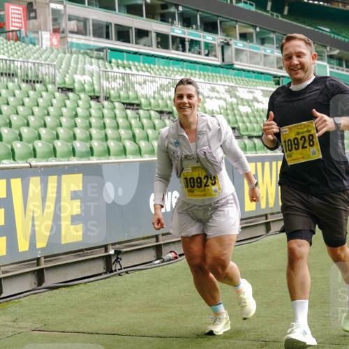 13.09.2026 - 21. swb-Marathon Bremen Michael Burmester http://msf.ph/oto/10466503 13.09.2026 10:35:39 Laufen im Stadion 10093, 10144, 10147, 10152, 10157, 10160, 10173, 10175, 10181, 10182, 10185, 10187, 10195, 10245, 10251, 10263, 10272, 10275, 10278, 10291, 10306, 10309, 10338, 10356, 10357, 10367, 10368, 10369, 10377, 10382, 10403, 10409, 10420, 10427, 10439, 10473, 10477, 10481, 10485, 10492, 10528, 10559, 10560, 10569, 10607, 10617, 10636, 10639, 10669, 10671, 10672, 10677, 10700, 10715, 10828, 10914, 10928, 11126, 11162, 11343, 11803, 11965, 10146, 10222 meine-sportfotos.de