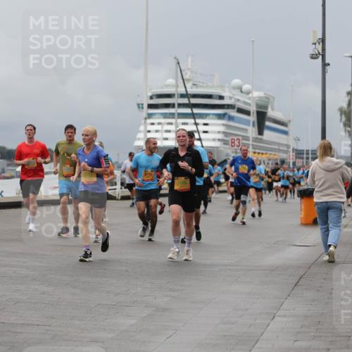 13.09.2026 - Kiel Lauf Andreas Tolksdorf http://msf.ph/oto/10466517 13.09.2026 12:07:14 Kiellinie 3472, 6117, 4716, 3128, 3 meine-sportfotos.de