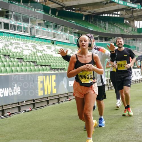 13.09.2026 - 21. swb-Marathon Bremen Michael Burmester http://msf.ph/oto/10466581 13.09.2026 10:35:41 Laufen im Stadion 10093, 10144, 10147, 10152, 10157, 10160, 10173, 10175, 10181, 10182, 10185, 10187, 10195, 10245, 10251, 10263, 10272, 10275, 10278, 10291, 10306, 10309, 10338, 10356, 10357, 10367, 10368, 10369, 10377, 10382, 10403, 10409, 10411, 10420, 10427, 10439, 10473, 10477, 10481, 10485, 10492, 10528, 10531, 10559, 10560, 10569, 10607, 10617, 10636, 10639, 10669, 10671, 10672, 10677, 10715, 10828, 10914, 10928, 11126, 11162, 11343, 11803, 11965, 10146, 10222 meine-sportfotos.de