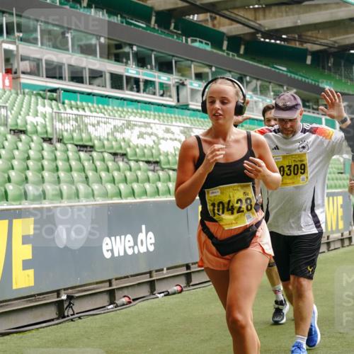 13.09.2026 - 21. swb-Marathon Bremen Michael Burmester http://msf.ph/oto/10466599 13.09.2026 10:35:41 Laufen im Stadion 10093, 10144, 10147, 10152, 10157, 10160, 10173, 10175, 10181, 10182, 10185, 10187, 10195, 10245, 10251, 10263, 10272, 10275, 10278, 10291, 10306, 10309, 10338, 10356, 10357, 10367, 10368, 10369, 10377, 10382, 10403, 10409, 10411, 10420, 10427, 10439, 10473, 10477, 10481, 10485, 10492, 10528, 10531, 10559, 10560, 10569, 10607, 10617, 10636, 10639, 10669, 10671, 10672, 10677, 10715, 10828, 10914, 10928, 11126, 11162, 11343, 11803, 11965, 10146, 10222 meine-sportfotos.de