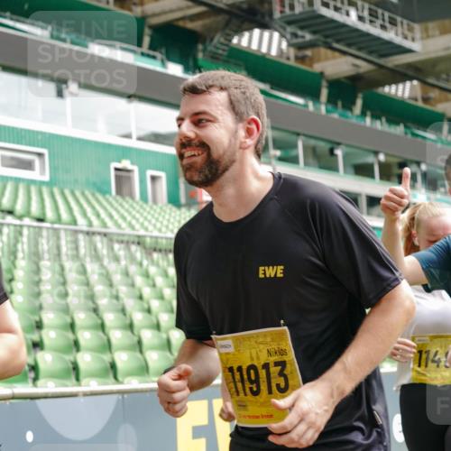 13.09.2026 - 21. swb-Marathon Bremen Michael Burmester http://msf.ph/oto/10466741 13.09.2026 10:35:44 Laufen im Stadion 10093, 10144, 10147, 10152, 10157, 10160, 10173, 10175, 10181, 10182, 10185, 10187, 10195, 10245, 10251, 10263, 10272, 10275, 10278, 10291, 10306, 10309, 10338, 10356, 10357, 10367, 10368, 10369, 10377, 10382, 10403, 10409, 10411, 10420, 10427, 10439, 10473, 10477, 10481, 10485, 10492, 10528, 10531, 10559, 10560, 10569, 10607, 10617, 10636, 10639, 10669, 10671, 10672, 10677, 10715, 10828, 10914, 10928, 11162, 11343, 11803, 11965, 10146, 10222 meine-sportfotos.de