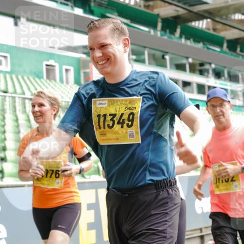 13.09.2026 - 21. swb-Marathon Bremen Michael Burmester http://msf.ph/oto/10466769 13.09.2026 10:35:44 Laufen im Stadion 10093, 10144, 10147, 10152, 10157, 10160, 10173, 10175, 10181, 10182, 10185, 10187, 10195, 10245, 10251, 10263, 10272, 10275, 10278, 10291, 10306, 10309, 10338, 10356, 10357, 10367, 10368, 10369, 10377, 10382, 10403, 10409, 10411, 10420, 10427, 10439, 10473, 10477, 10481, 10485, 10492, 10528, 10531, 10559, 10560, 10569, 10607, 10617, 10636, 10639, 10669, 10671, 10672, 10677, 10715, 10828, 10914, 10928, 11162, 11343, 11803, 11965, 10146, 10222 meine-sportfotos.de
