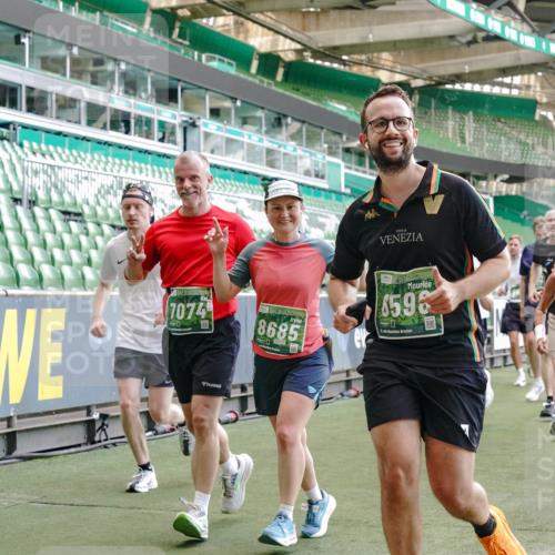 13.09.2026 - 21. swb-Marathon Bremen Michael Burmester http://msf.ph/oto/10466882 13.09.2026 13:13:31 Laufen im Stadion 118, 183, 270, 278, 349, 460, 514, 576, 600, 631, 695, 702, 768, 933, 950, 956, 1005, 1143, 1286, 1334, 1392, 1408, 1426, 1573, 1596, 1641, 1991, 2005, 2024, 2035, 2079, 2233, 2264, 2336, 2377, 2387, 2398, 2412, 2439, 2457, 2461, 2478, 2505, 2521, 2540, 2564, 2612, 2665, 2684, 2693, 2765, 2773, 2792, 2815, 2816, 2829, 2860, 2884, 2887, 2895, 2921, 2963, 2966, 2972, 2975, 3016, 3111, 3143, 3155, 3209, 3253, 3277, 3293, 3304, 3313, 3378, 3405, 3428, 3434, 3653, 3661 meine-sportfotos.de