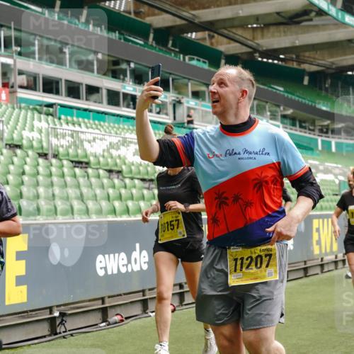 13.09.2026 - 21. swb-Marathon Bremen Michael Burmester http://msf.ph/oto/10467206 13.09.2026 10:35:51 Laufen im Stadion 10093, 10144, 10147, 10152, 10157, 10160, 10173, 10175, 10181, 10182, 10185, 10187, 10195, 10245, 10251, 10263, 10272, 10275, 10278, 10291, 10306, 10309, 10338, 10357, 10367, 10368, 10369, 10377, 10382, 10390, 10403, 10409, 10411, 10420, 10427, 10429, 10439, 10473, 10477, 10481, 10485, 10492, 10528, 10531, 10559, 10560, 10569, 10607, 10617, 10636, 10639, 10669, 10671, 10672, 10677, 10715, 10928, 11162, 11343, 11803, 11965, 10146, 10222 meine-sportfotos.de