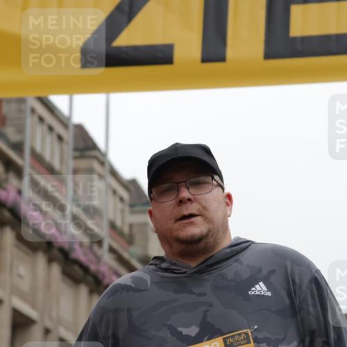 13.09.2026 - Kiel Lauf Yannick Fuchs http://msf.ph/oto/10467289 13.09.2026 10:04:18 Ziel 8443, 543, 4360, 8447, 8982, 11602, 543 meine-sportfotos.de