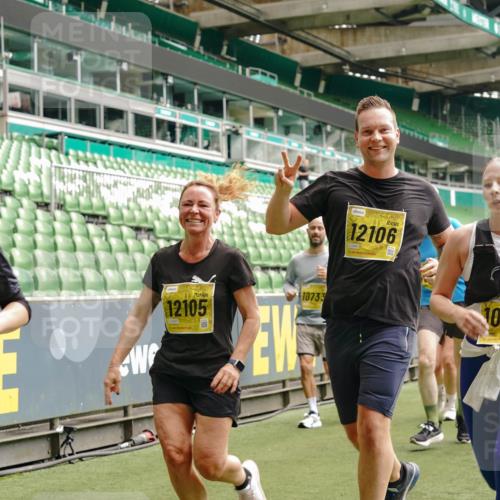 13.09.2026 - 21. swb-Marathon Bremen Michael Burmester http://msf.ph/oto/10467428 13.09.2026 10:35:53 Laufen im Stadion 10093, 10144, 10147, 10152, 10157, 10160, 10173, 10175, 10181, 10182, 10185, 10187, 10195, 10245, 10251, 10263, 10272, 10275, 10278, 10291, 10306, 10309, 10338, 10357, 10367, 10368, 10369, 10377, 10382, 10390, 10403, 10409, 10411, 10420, 10427, 10429, 10439, 10473, 10477, 10481, 10485, 10492, 10528, 10531, 10559, 10560, 10569, 10607, 10617, 10636, 10639, 10669, 10671, 10672, 10677, 10715, 10928, 11162, 11343, 11803, 11965, 10146, 10222 meine-sportfotos.de