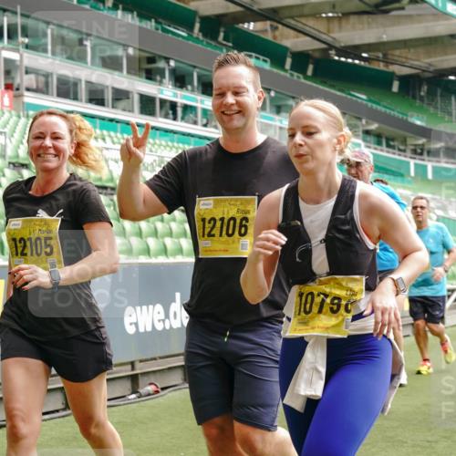 13.09.2026 - 21. swb-Marathon Bremen Michael Burmester http://msf.ph/oto/10467455 13.09.2026 10:35:53 Laufen im Stadion 10093, 10144, 10147, 10152, 10157, 10160, 10173, 10175, 10181, 10182, 10185, 10187, 10195, 10245, 10251, 10263, 10272, 10275, 10278, 10291, 10306, 10309, 10338, 10357, 10367, 10368, 10369, 10377, 10382, 10390, 10403, 10409, 10411, 10420, 10427, 10429, 10439, 10473, 10477, 10481, 10485, 10492, 10528, 10531, 10559, 10560, 10569, 10607, 10617, 10636, 10639, 10669, 10671, 10672, 10677, 10715, 10928, 11162, 11343, 11803, 11965, 10146, 10222 meine-sportfotos.de