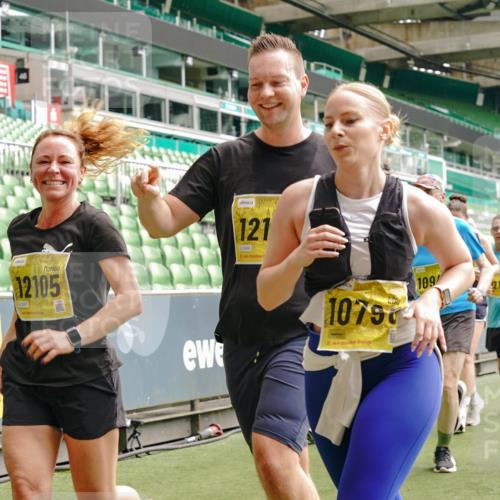 13.09.2026 - 21. swb-Marathon Bremen Michael Burmester http://msf.ph/oto/10467473 13.09.2026 10:35:53 Laufen im Stadion 10093, 10144, 10147, 10152, 10157, 10160, 10173, 10175, 10181, 10182, 10185, 10187, 10195, 10245, 10251, 10263, 10272, 10275, 10278, 10291, 10306, 10309, 10338, 10357, 10367, 10368, 10369, 10377, 10382, 10390, 10403, 10409, 10411, 10420, 10427, 10429, 10439, 10473, 10477, 10481, 10485, 10492, 10528, 10531, 10559, 10560, 10569, 10607, 10617, 10636, 10639, 10669, 10671, 10672, 10677, 10715, 10928, 11162, 11343, 11803, 11965, 10146, 10222 meine-sportfotos.de