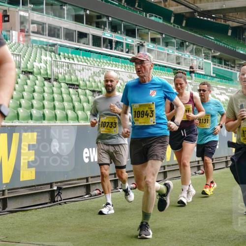 13.09.2026 - 21. swb-Marathon Bremen Michael Burmester http://msf.ph/oto/10467520 13.09.2026 10:35:54 Laufen im Stadion 10093, 10144, 10147, 10152, 10157, 10160, 10173, 10175, 10181, 10182, 10185, 10187, 10195, 10245, 10251, 10257, 10263, 10272, 10275, 10278, 10291, 10306, 10309, 10338, 10357, 10367, 10368, 10369, 10377, 10382, 10390, 10403, 10409, 10411, 10420, 10427, 10429, 10439, 10473, 10477, 10481, 10485, 10492, 10528, 10531, 10559, 10560, 10569, 10607, 10617, 10636, 10639, 10669, 10671, 10672, 10677, 10715, 10928, 11162, 11803, 11965, 10146, 10222 meine-sportfotos.de