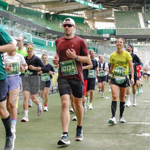 13.09.2026 - 21. swb-Marathon Bremen Michael Burmester http://msf.ph/oto/10467903 13.09.2026 13:13:41 Laufen im Stadion 118, 183, 270, 278, 349, 460, 514, 576, 600, 631, 695, 702, 768, 933, 950, 956, 1005, 1143, 1286, 1334, 1392, 1408, 1426, 1573, 1596, 1641, 1818, 1819, 1991, 2005, 2024, 2035, 2079, 2233, 2264, 2387, 2412, 2439, 2457, 2461, 2478, 2505, 2521, 2540, 2564, 2612, 2665, 2684, 2693, 2765, 2773, 2792, 2815, 2816, 2829, 2860, 2884, 2887, 2895, 2921, 2963, 2966, 2972, 2975, 3016, 3111, 3155, 3209, 3253, 3277, 3293, 3304, 3313, 3378, 3405, 3428, 3434, 3653, 3661 meine-sportfotos.de