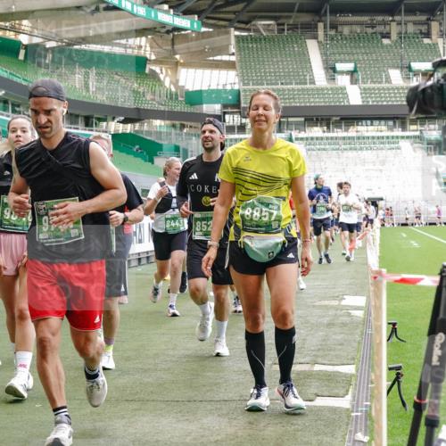13.09.2026 - 21. swb-Marathon Bremen Michael Burmester http://msf.ph/oto/10467950 13.09.2026 13:13:43 Laufen im Stadion 118, 183, 270, 278, 349, 460, 514, 576, 600, 631, 695, 702, 768, 933, 950, 956, 1005, 1143, 1286, 1334, 1392, 1408, 1426, 1573, 1596, 1641, 1818, 1819, 1991, 2005, 2024, 2035, 2079, 2233, 2264, 2387, 2412, 2439, 2457, 2461, 2478, 2505, 2521, 2540, 2564, 2612, 2665, 2684, 2693, 2765, 2773, 2792, 2815, 2816, 2829, 2860, 2884, 2887, 2895, 2921, 2963, 2966, 2972, 2975, 3016, 3111, 3155, 3209, 3253, 3277, 3293, 3304, 3313, 3378, 3405, 3428, 3434, 3653, 3661 meine-sportfotos.de