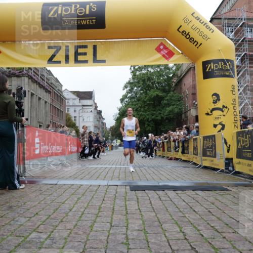 13.09.2026 - Kiel Lauf Yannick Fuchs http://msf.ph/oto/10468136 13.09.2026 10:17:54 Ziel 11389, 364, 364 meine-sportfotos.de