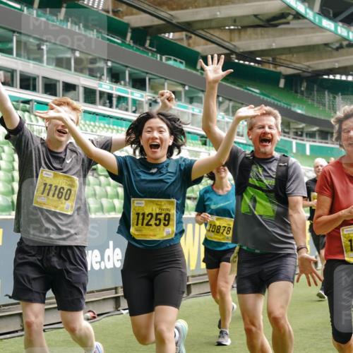 13.09.2026 - 21. swb-Marathon Bremen Michael Burmester http://msf.ph/oto/10468138 13.09.2026 10:36:01 Laufen im Stadion 10093, 10144, 10147, 10152, 10153, 10154, 10157, 10160, 10173, 10175, 10181, 10182, 10185, 10187, 10195, 10198, 10245, 10251, 10257, 10263, 10272, 10275, 10278, 10291, 10296, 10306, 10309, 10338, 10357, 10367, 10368, 10369, 10377, 10382, 10390, 10403, 10409, 10411, 10420, 10427, 10429, 10439, 10473, 10477, 10481, 10485, 10492, 10528, 10531, 10559, 10560, 10569, 10607, 10617, 10633, 10636, 10639, 10671, 10672, 10677, 10715, 10928, 11965, 10146, 10222 meine-sportfotos.de