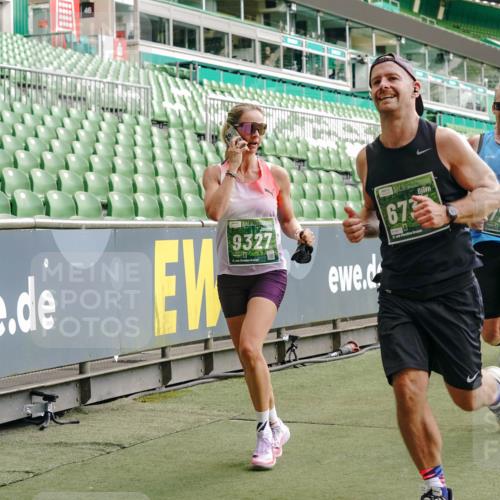 13.09.2026 - 21. swb-Marathon Bremen Michael Burmester http://msf.ph/oto/10469042 13.09.2026 12:57:50 Laufen im Stadion 141, 148, 334, 431, 511, 672, 769, 776, 789, 790, 857, 909, 1010, 1119, 1130, 1191, 1199, 1254, 1281, 1535, 1601, 1642, 1647, 1752, 1809, 1881, 1900, 1931, 1933, 1972, 2040, 2046, 2051, 2075, 2324, 2343, 2371, 2397, 2402, 2423, 2425, 2473, 2493, 2634, 2640, 2671, 2761, 2771, 2807, 2812, 2903, 2904, 3051, 3078, 3138, 3148, 3182, 3186, 3319, 3338, 3450, 3458, 3514, 3534, 3560, 3634, 3655, 3685, 3690, 3695, 3760, 3813, 3866, 3933, 3939, 4101, 4316, 4319 meine-sportfotos.de