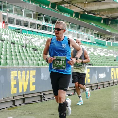 13.09.2026 - 21. swb-Marathon Bremen Michael Burmester http://msf.ph/oto/10469091 13.09.2026 12:57:51 Laufen im Stadion 141, 148, 334, 431, 511, 672, 769, 776, 789, 790, 857, 909, 1010, 1119, 1130, 1191, 1199, 1254, 1281, 1535, 1601, 1642, 1647, 1752, 1809, 1881, 1900, 1931, 1933, 1972, 2046, 2051, 2075, 2324, 2343, 2371, 2397, 2402, 2423, 2425, 2473, 2493, 2634, 2640, 2671, 2761, 2771, 2807, 2903, 2904, 3051, 3078, 3138, 3148, 3182, 3186, 3319, 3338, 3450, 3458, 3514, 3534, 3560, 3634, 3655, 3685, 3690, 3695, 3760, 3813, 3866, 3933, 3939, 4101, 4316, 4319, 205 meine-sportfotos.de