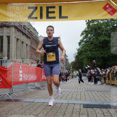 13.09.2026 - Kiel Lauf Yannick Fuchs http://msf.ph/oto/10469165 13.09.2026 10:21:43 Ziel 3788, 1987, 9681, 12148, 12149 meine-sportfotos.de