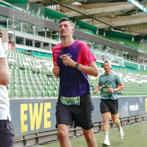 13.09.2026 - 21. swb-Marathon Bremen Michael Burmester http://msf.ph/oto/10469259 13.09.2026 12:57:53 Laufen im Stadion 141, 148, 334, 431, 511, 672, 769, 776, 789, 790, 857, 909, 1010, 1119, 1130, 1191, 1199, 1254, 1281, 1535, 1601, 1642, 1647, 1752, 1809, 1881, 1900, 1931, 1933, 1972, 2046, 2051, 2075, 2324, 2343, 2371, 2397, 2402, 2423, 2425, 2473, 2493, 2634, 2640, 2671, 2761, 2771, 2807, 2903, 2904, 3051, 3078, 3138, 3148, 3182, 3186, 3319, 3338, 3450, 3458, 3514, 3534, 3560, 3634, 3655, 3685, 3690, 3695, 3760, 3813, 3866, 3933, 3939, 4101, 4316, 4319, 205 meine-sportfotos.de